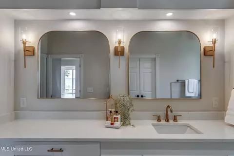 Bath - 92 Grandview Cir, Brandon, MS 39047 photo 6 of 10