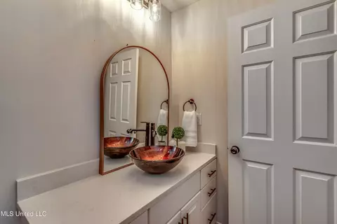 Bath - 92 Grandview Cir, Brandon, MS 39047 photo 8 of 10