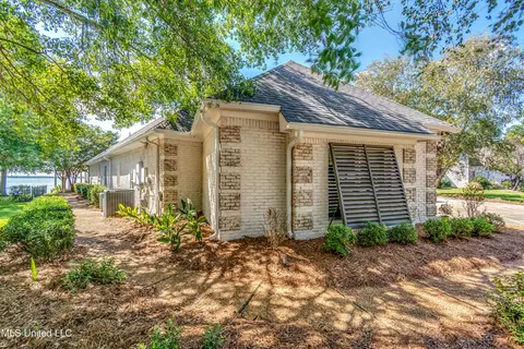 Exterior - 92 Grandview Cir, Brandon, MS 39047 photo 6 of 17