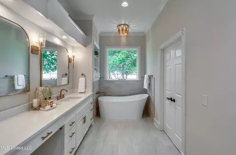 Bath - 92 Grandview Cir, Brandon, MS 39047 photo 3 of 10
