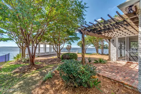 Exterior - 92 Grandview Cir, Brandon, MS 39047 photo 7 of 17