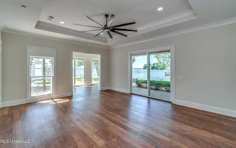 Living - 92 Grandview Cir, Brandon, MS 39047 photo 7 of 9