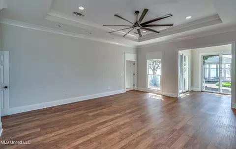 Living - 92 Grandview Cir, Brandon, MS 39047 photo 6 of 9