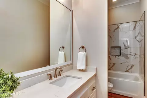 Bath - 92 Grandview Cir, Brandon, MS 39047 photo 7 of 10