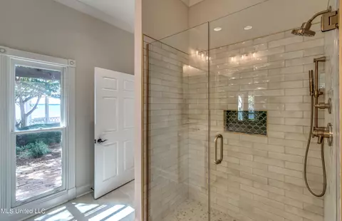 Bath - 92 Grandview Cir, Brandon, MS 39047 photo 2 of 10