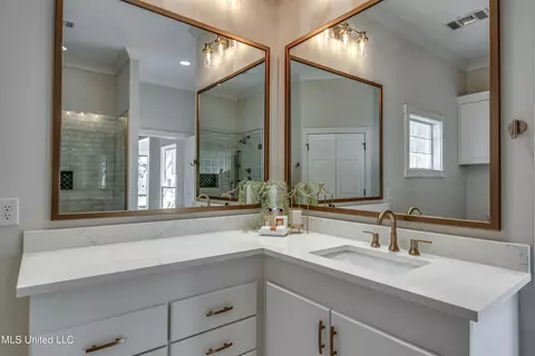 Bath - 92 Grandview Cir, Brandon, MS 39047 photo 10 of 10