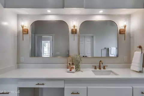Bath - 92 Grandview Cir, Brandon, MS 39047 photo 4 of 10