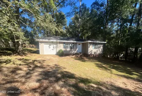 235 W Simpson Ave, Mendenhall, MS 39114