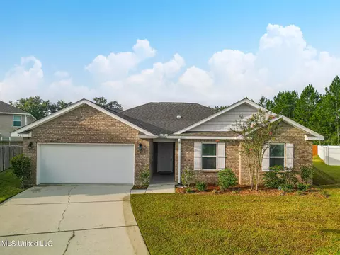 427 W Petunia Dr, Long Beach, MS 39560