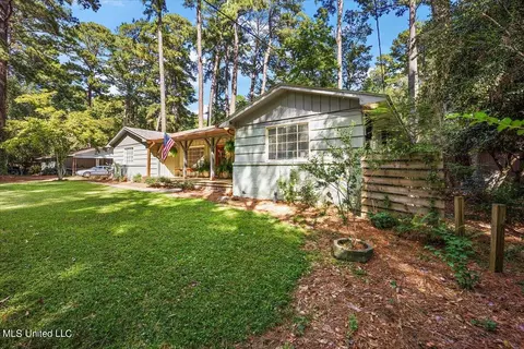 Exterior - 5438 Pine Lane Dr, Jackson, MS 39211 photo 4 of 8