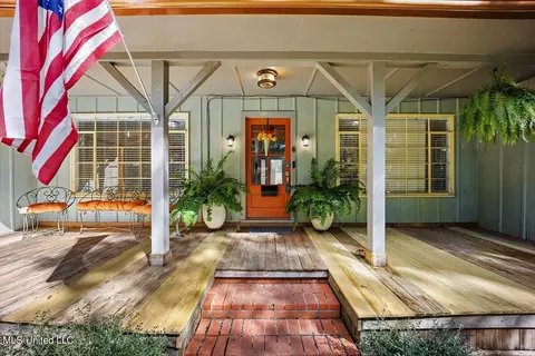 Exterior - 5438 Pine Lane Dr, Jackson, MS 39211 photo 1 of 8