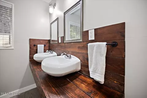 Bath - 5438 Pine Lane Dr, Jackson, MS 39211 photo 4 of 6