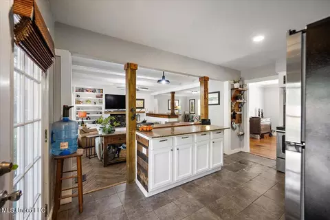 Kitchen - 5438 Pine Lane Dr, Jackson, MS 39211 photo 3 of 4