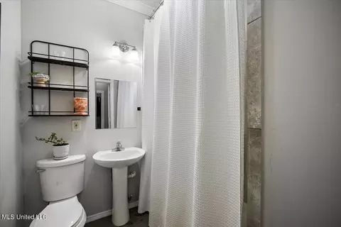 Bath - 5438 Pine Lane Dr, Jackson, MS 39211 photo 1 of 6