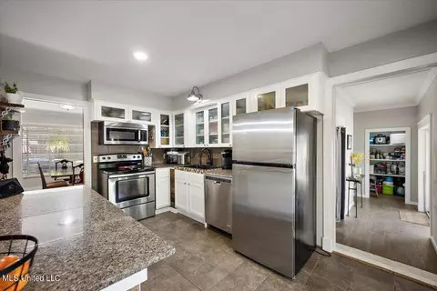 Kitchen - 5438 Pine Lane Dr, Jackson, MS 39211 photo 2 of 4