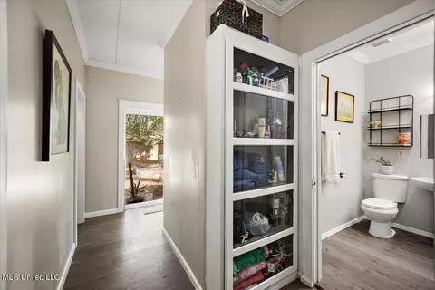 Entry Way - 5438 Pine Lane Dr, Jackson, MS 39211 photo 3 of 3