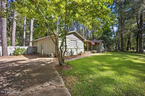 Exterior - 5438 Pine Lane Dr, Jackson, MS 39211 photo 5 of 8