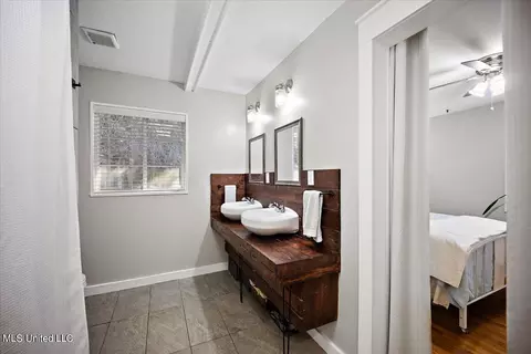 Bath - 5438 Pine Lane Dr, Jackson, MS 39211 photo 3 of 6