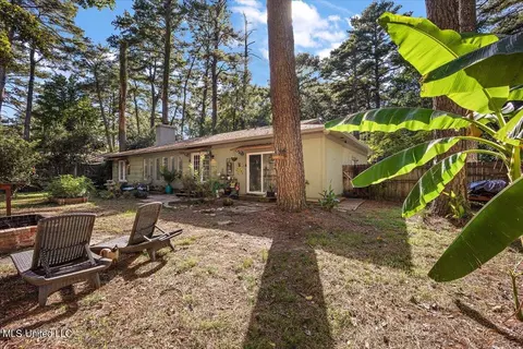 Exterior - 5438 Pine Lane Dr, Jackson, MS 39211 photo 6 of 8