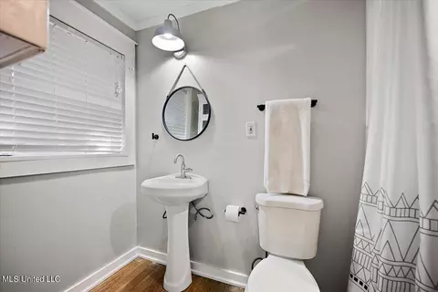 Bath - 5438 Pine Lane Dr, Jackson, MS 39211 photo 5 of 6