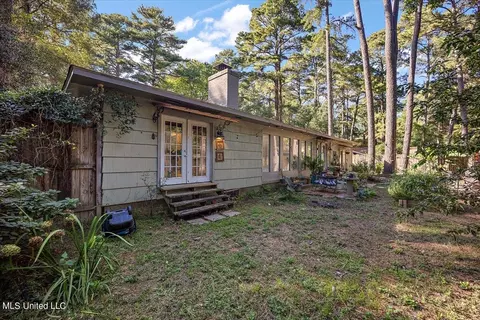 Exterior - 5438 Pine Lane Dr, Jackson, MS 39211 photo 7 of 8