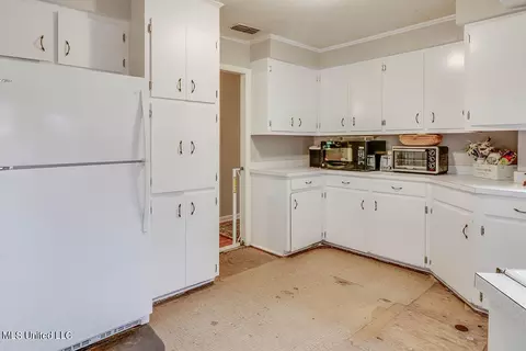 Kitchen - 179 Ida Miller Rd, Lucedale, MS 39452 photo 2 of 4