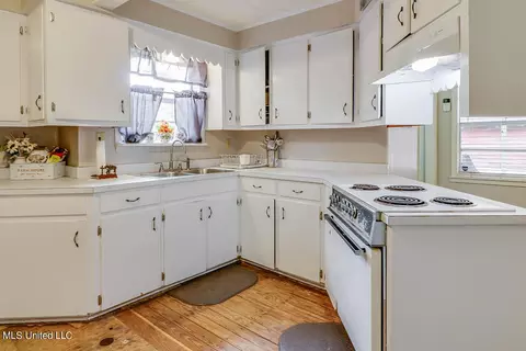 Kitchen - 179 Ida Miller Rd, Lucedale, MS 39452 photo 4 of 4