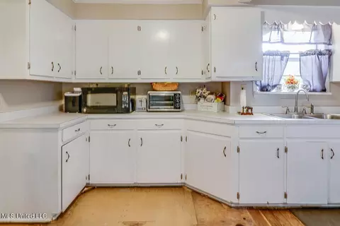 Kitchen - 179 Ida Miller Rd, Lucedale, MS 39452 photo 3 of 4