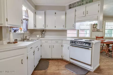 Kitchen - 179 Ida Miller Rd, Lucedale, MS 39452 photo 1 of 4