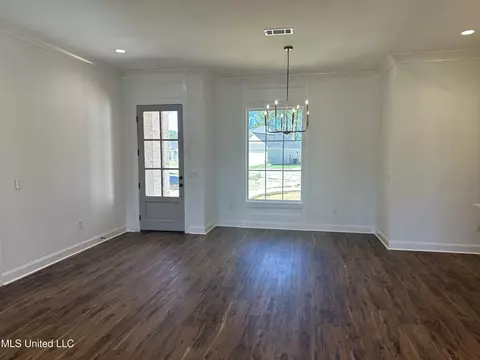 Living - 419 Butternut Dr, Canton, MS 39046 photo 1 of 2