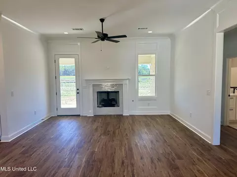 Living - 419 Butternut Dr, Canton, MS 39046 photo 2 of 2