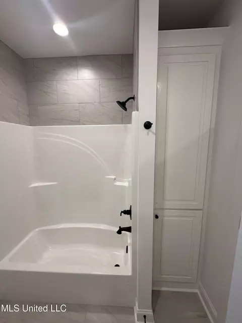 Bath - 419 Butternut Dr, Canton, MS 39046 photo 6 of 6