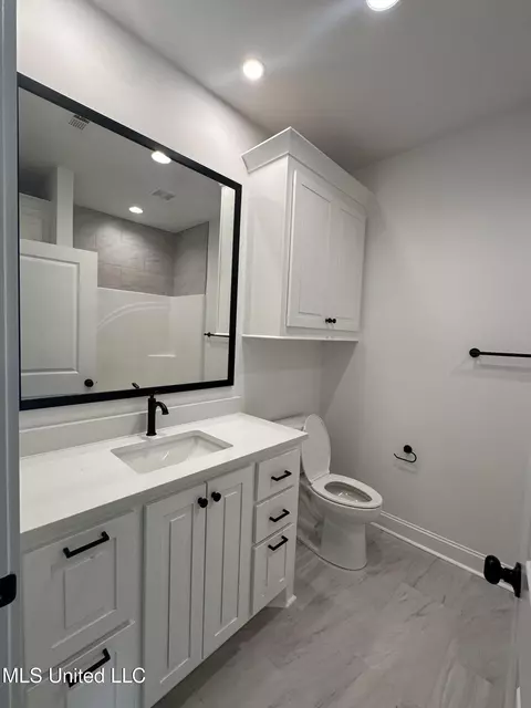 Bath - 419 Butternut Dr, Canton, MS 39046 photo 5 of 6