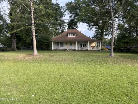 210 Frostland Dr, Water Valley, MS 38965
