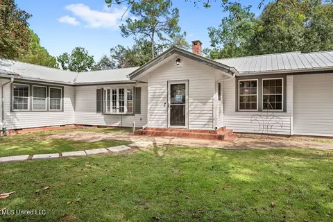 345 Balmoral Dr, Poplarville, MS 39470