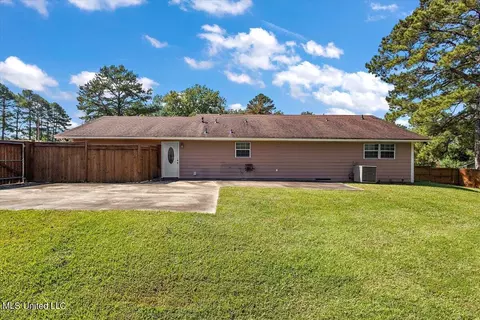 Exterior - 5384 Brookhollow Dr, Jackson, MS 39212 photo 6 of 7