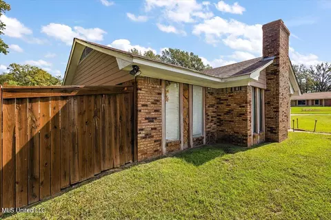 Exterior - 5384 Brookhollow Dr, Jackson, MS 39212 photo 3 of 7