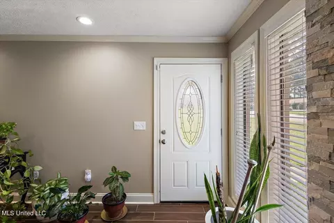 Entry Way - 5384 Brookhollow Dr, Jackson, MS 39212 photo 1 of 1