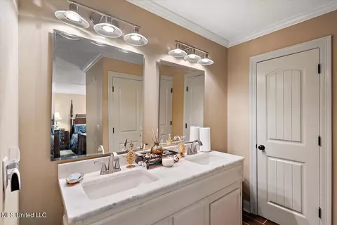 Bath - 5384 Brookhollow Dr, Jackson, MS 39212 photo 1 of 2