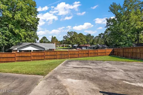Exterior - 5384 Brookhollow Dr, Jackson, MS 39212 photo 5 of 7