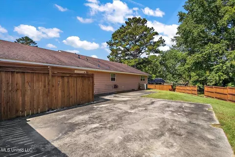 Exterior - 5384 Brookhollow Dr, Jackson, MS 39212 photo 4 of 7