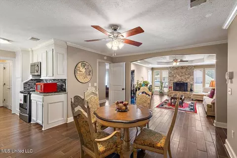 Dining - 5384 Brookhollow Dr, Jackson, MS 39212 photo 1 of 2