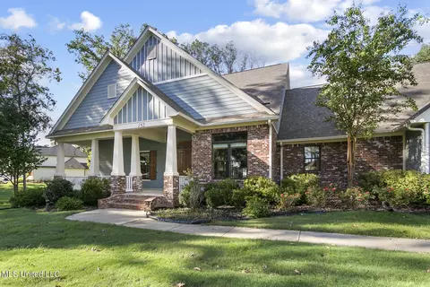 152 Lake Ridge Dr, Madison, MS 39110