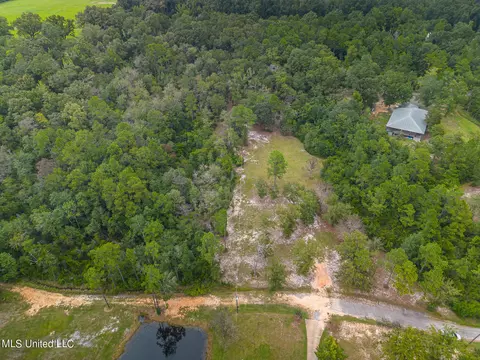 129 Morrison Dr, Lucedale, MS 39452 photo 5