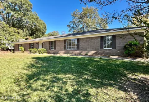 209 N Congress St, Mendenhall, MS 39114
