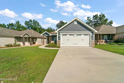 16 N Barnes Field Dr, Hattiesburg, MS 39402