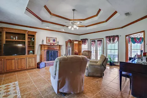 Living - 117 Hall Dr, Brandon, MS 39042 photo 2 of 2