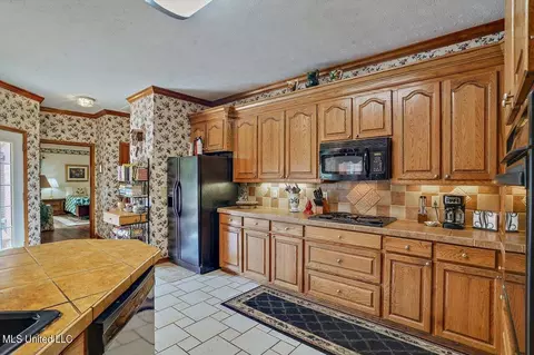 Kitchen - 117 Hall Dr, Brandon, MS 39042 photo 3 of 4