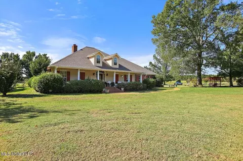 Exterior - 117 Hall Dr, Brandon, MS 39042 photo 2 of 14