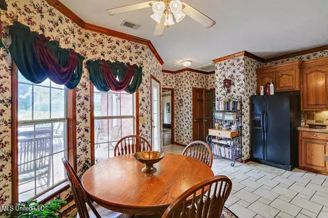 Dining - 117 Hall Dr, Brandon, MS 39042 photo 2 of 4